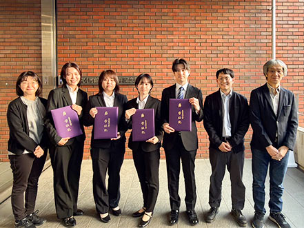 令和７年度東京薬科大学学位記授与式が執り行われました。